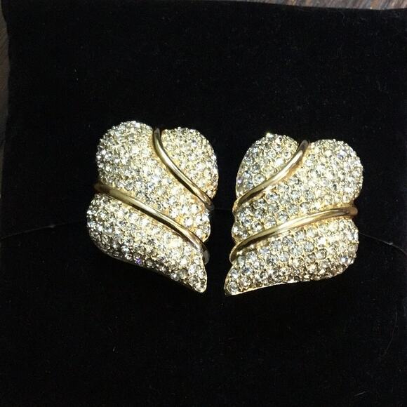 Vintage CHRISTIAN DIOR Pave Rhinestone Gold Plated Shell Shape Clip On EARRINGS - Picture 4 of 6